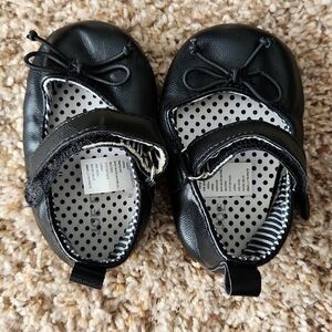 Joe Fresh Size 2 baby shoes